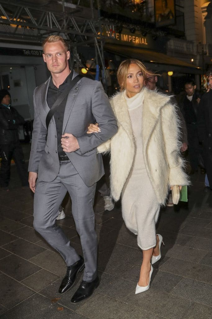 Londres : Jennifer Lopez, 54 ans, dévoile son mystérieux compagnon blond — mais qui est-il vraiment ?