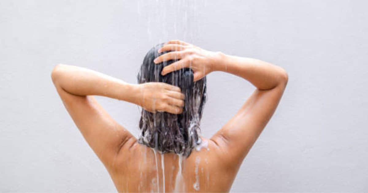 Elle ressentait des démangeaisons partout après la douche : le verdict médical a glacé l’adolescente