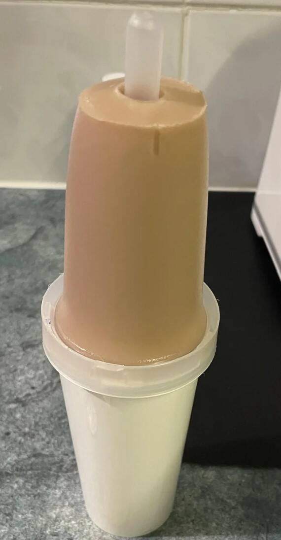 Objet souple et coloré en forme de tube