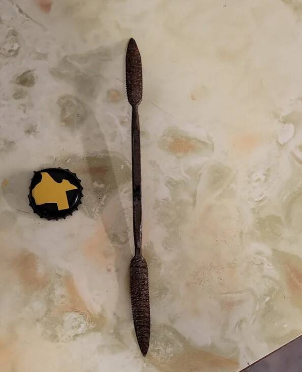 Outil métallique rouillé avec une surface abrasive