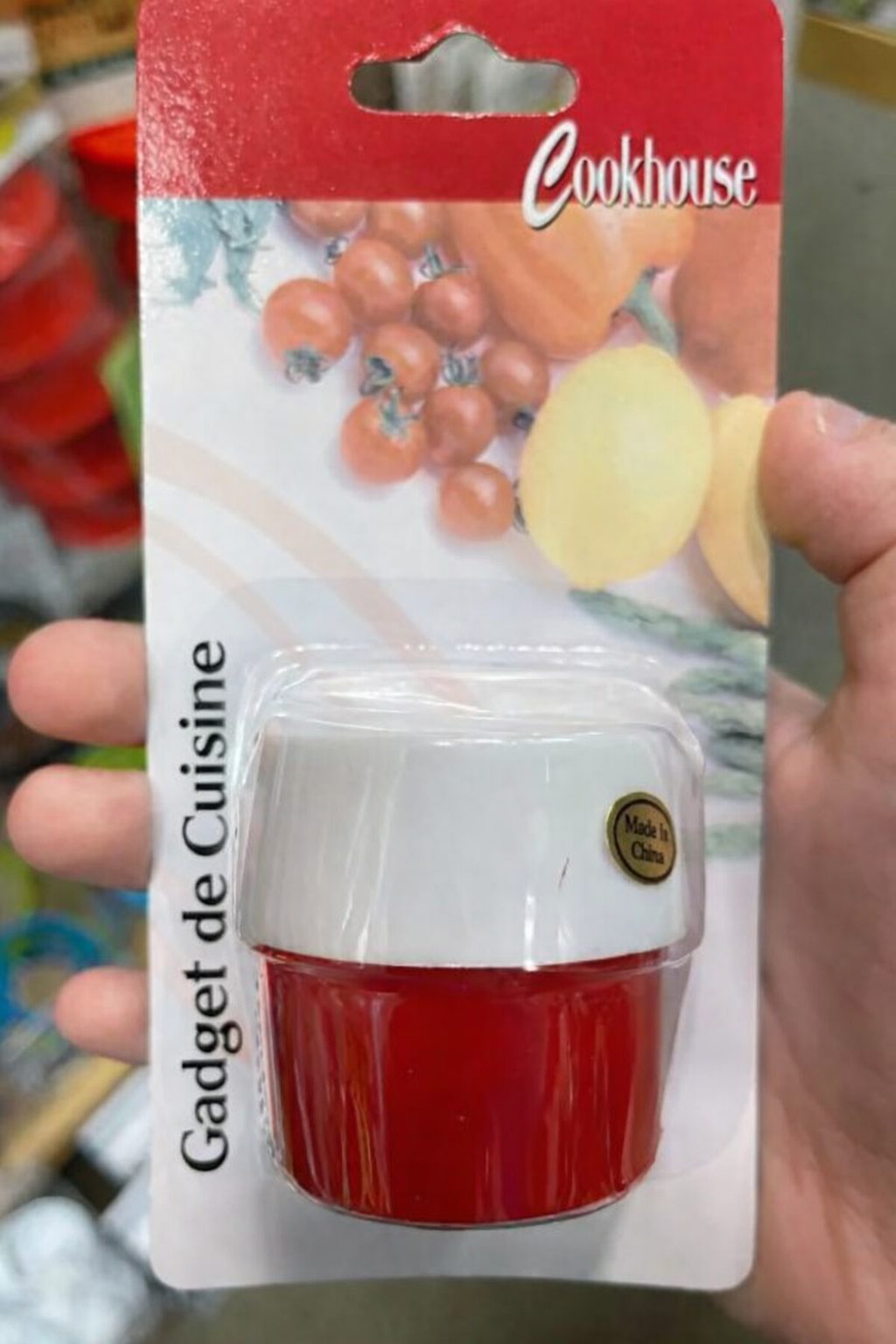 Petit objet en métal pointu pour percer les œufs