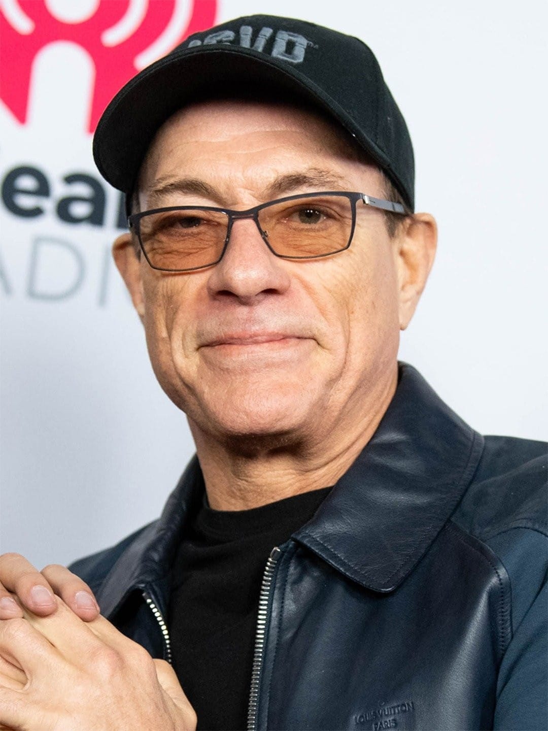 Le destin insoupçonné du petit garçon frêle devenu star mondiale du cinéma d’action