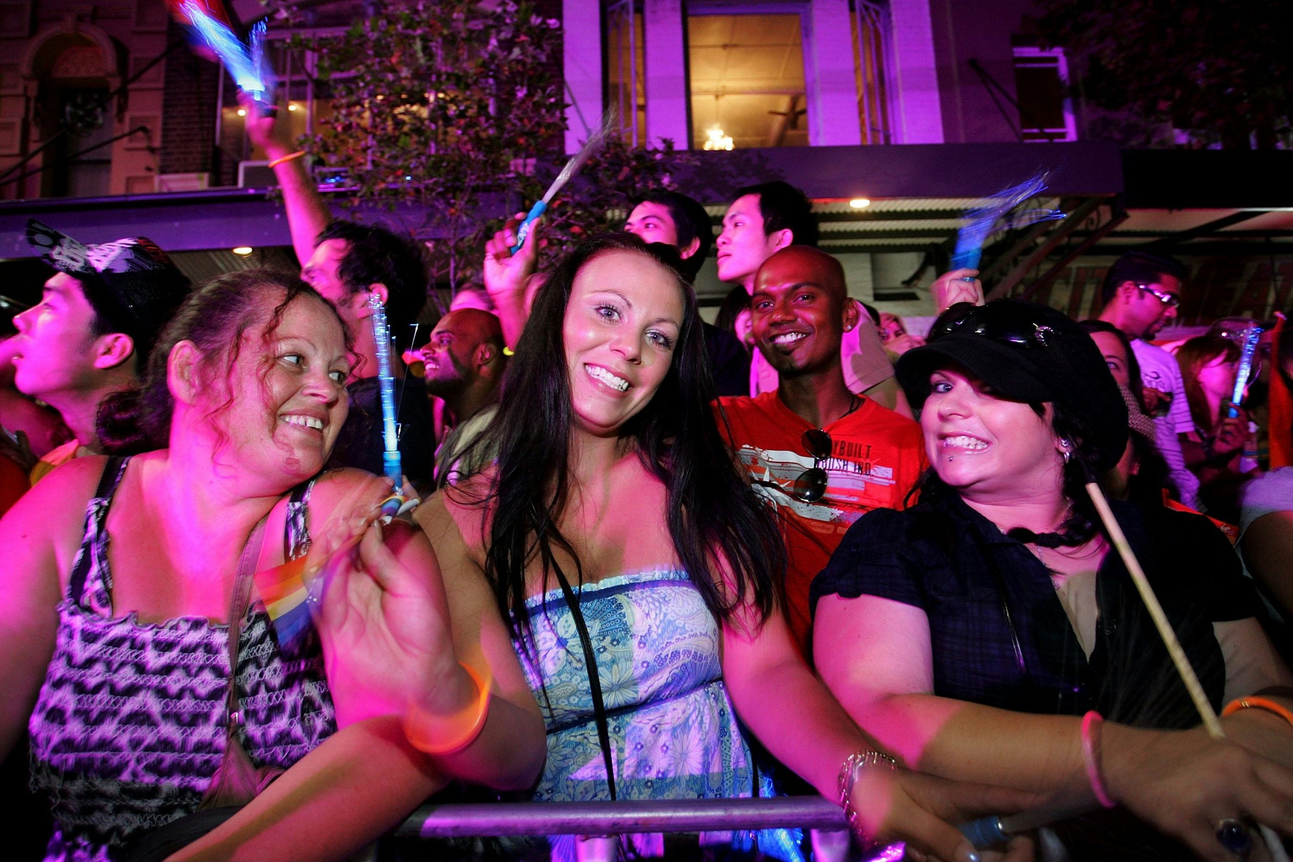 Femme prenant une pause pour respirer profondément avant de répondre