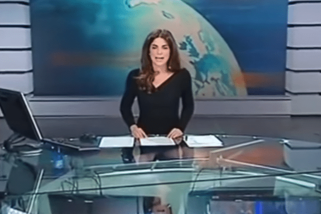 Mauvaise surprise en direct : le bureau transparent d’une présentatrice italienne affole la toile