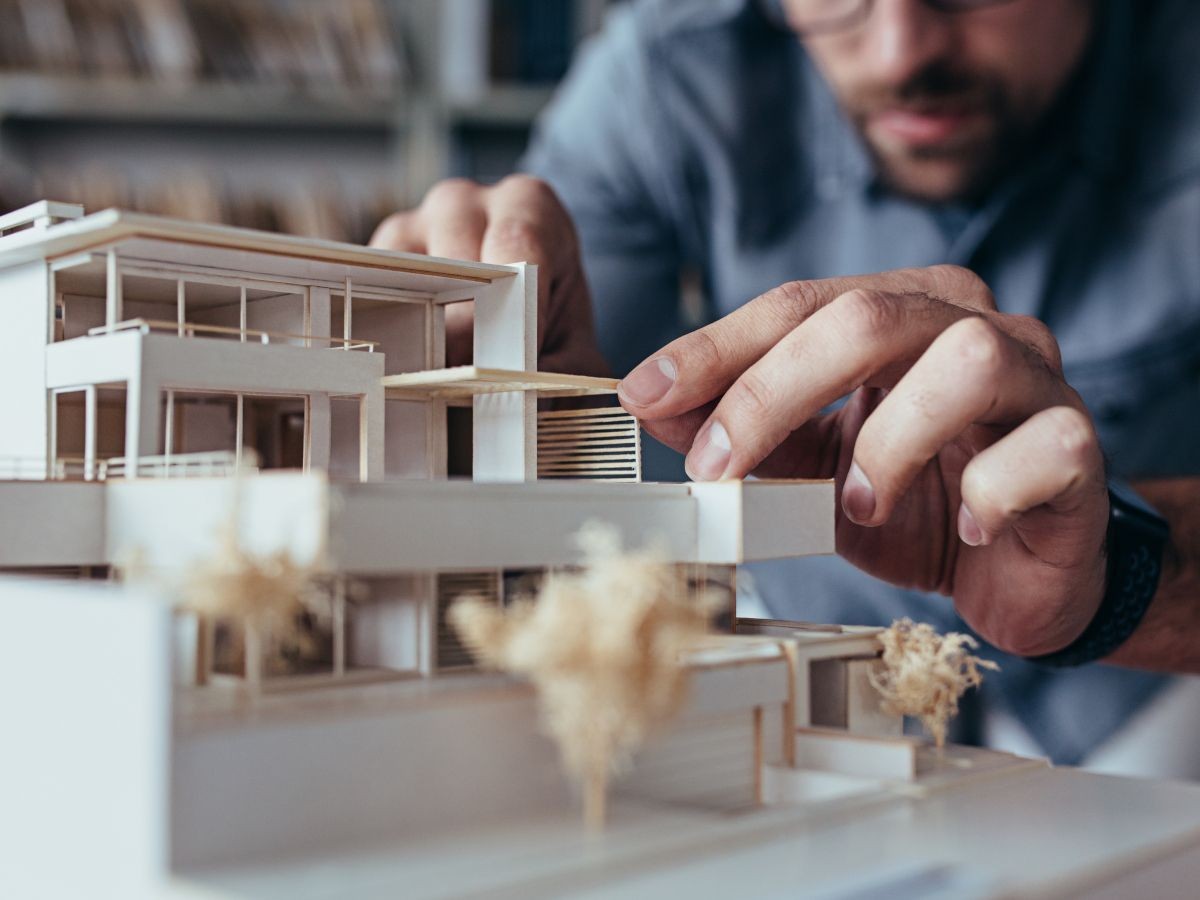 Illustration d'un développeur en train de concevoir