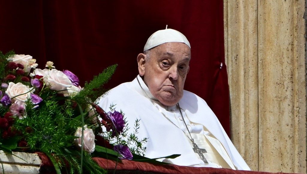 Le pape François souriant