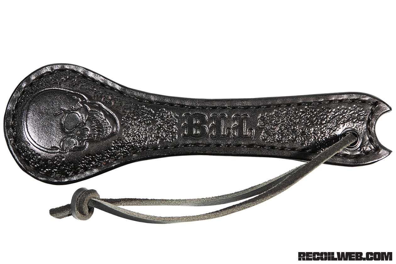 Arme de défense en cuir