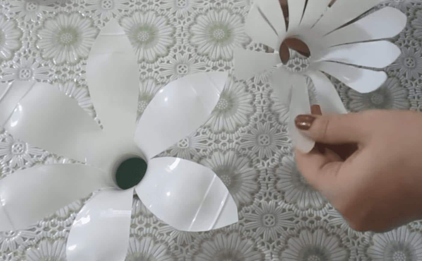 Assemblage des différentes parties de la fleur