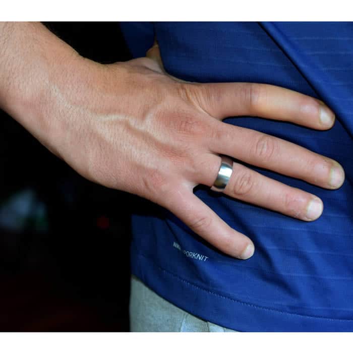 Bague moderne en acier large