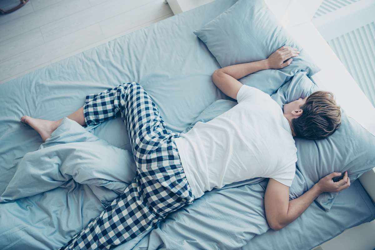 Position de sommeil sur le dos
