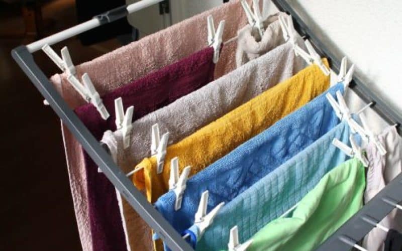 Linge séchant à l'intérieur
