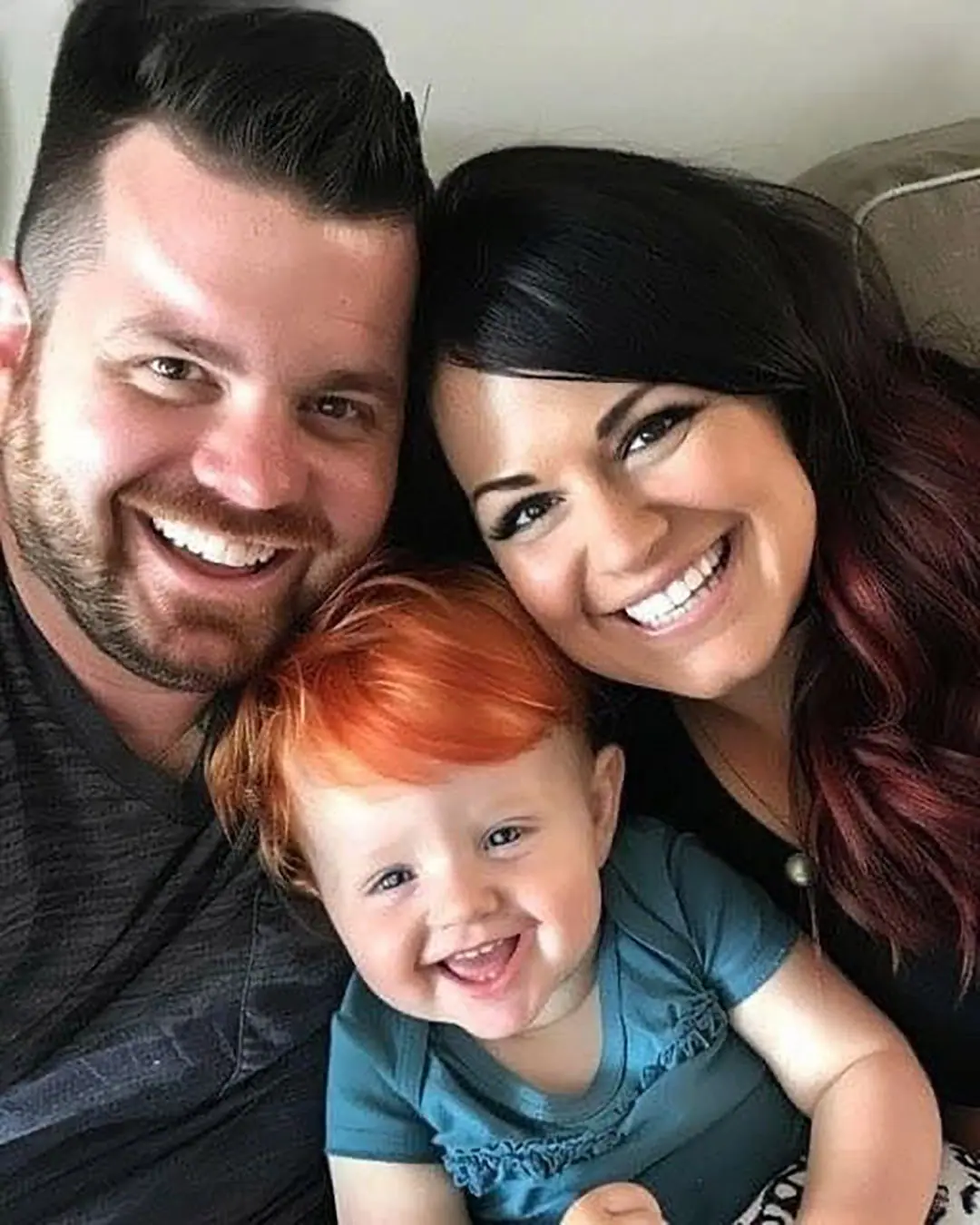 Couple et enfant en conflit familial