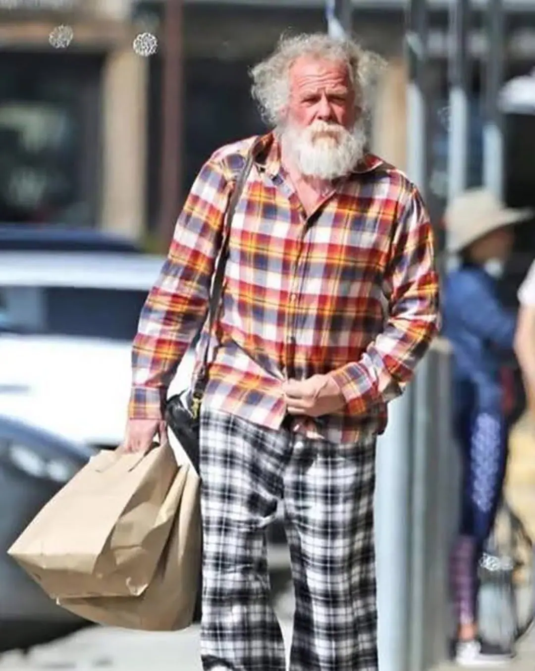 Nick Nolte aujourd'hui, cheveux blancs et barbe