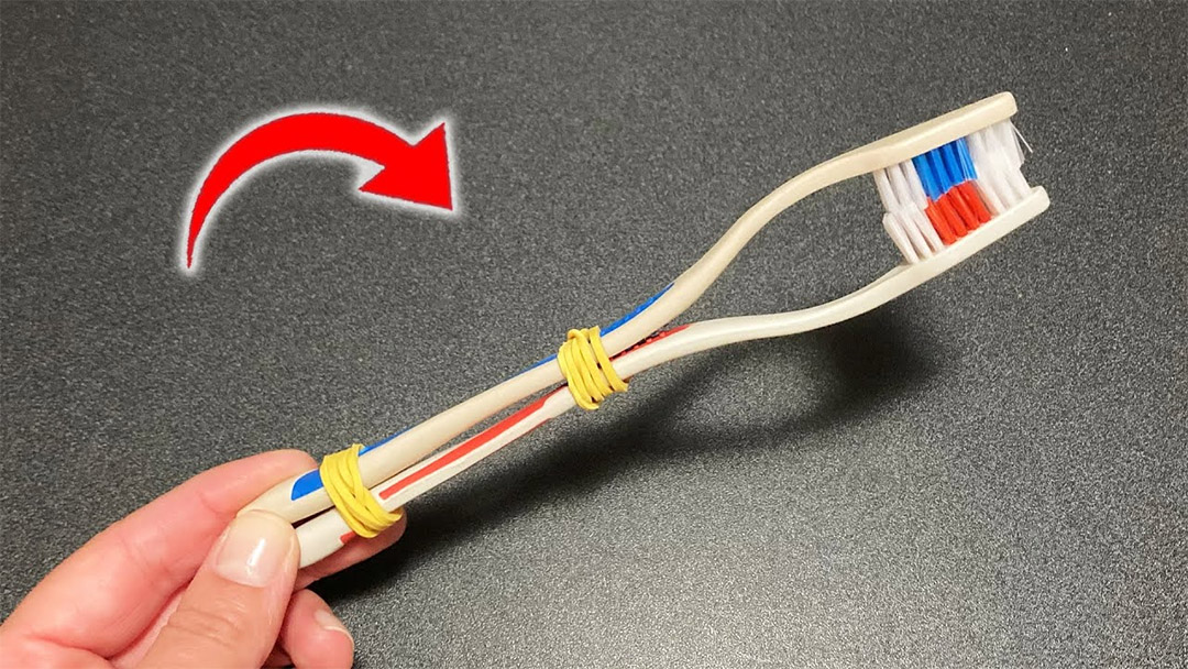 Brosse à dents transformée en casse-noix