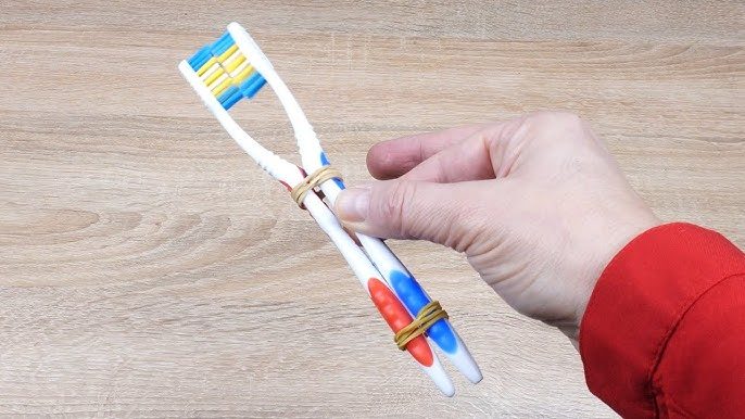 Brosse à dents courbée pour nettoyer les toilettes