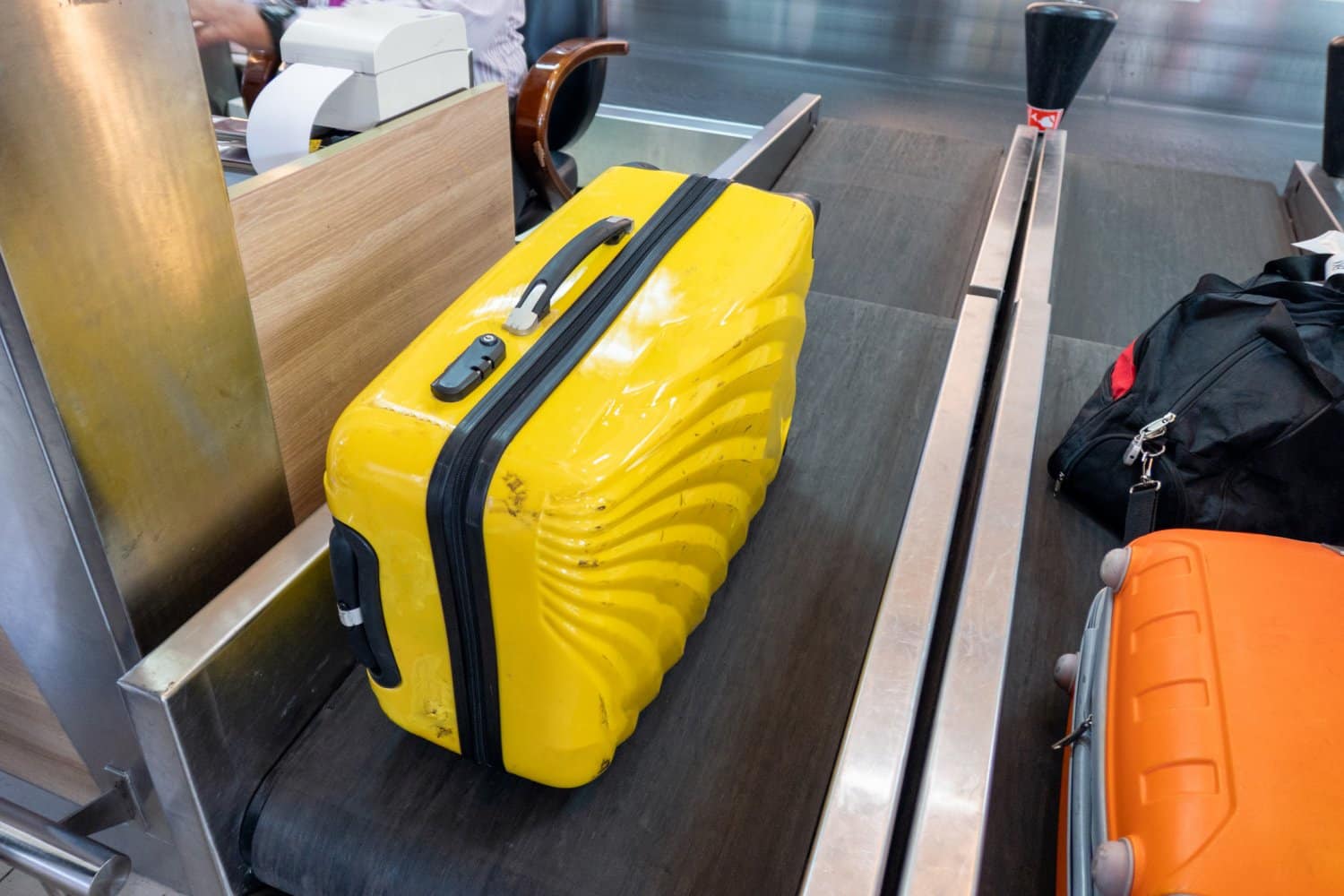Voyageurs : pourquoi il vaut mieux retirer ce petit accessoire de votre valise avant l’embarquement