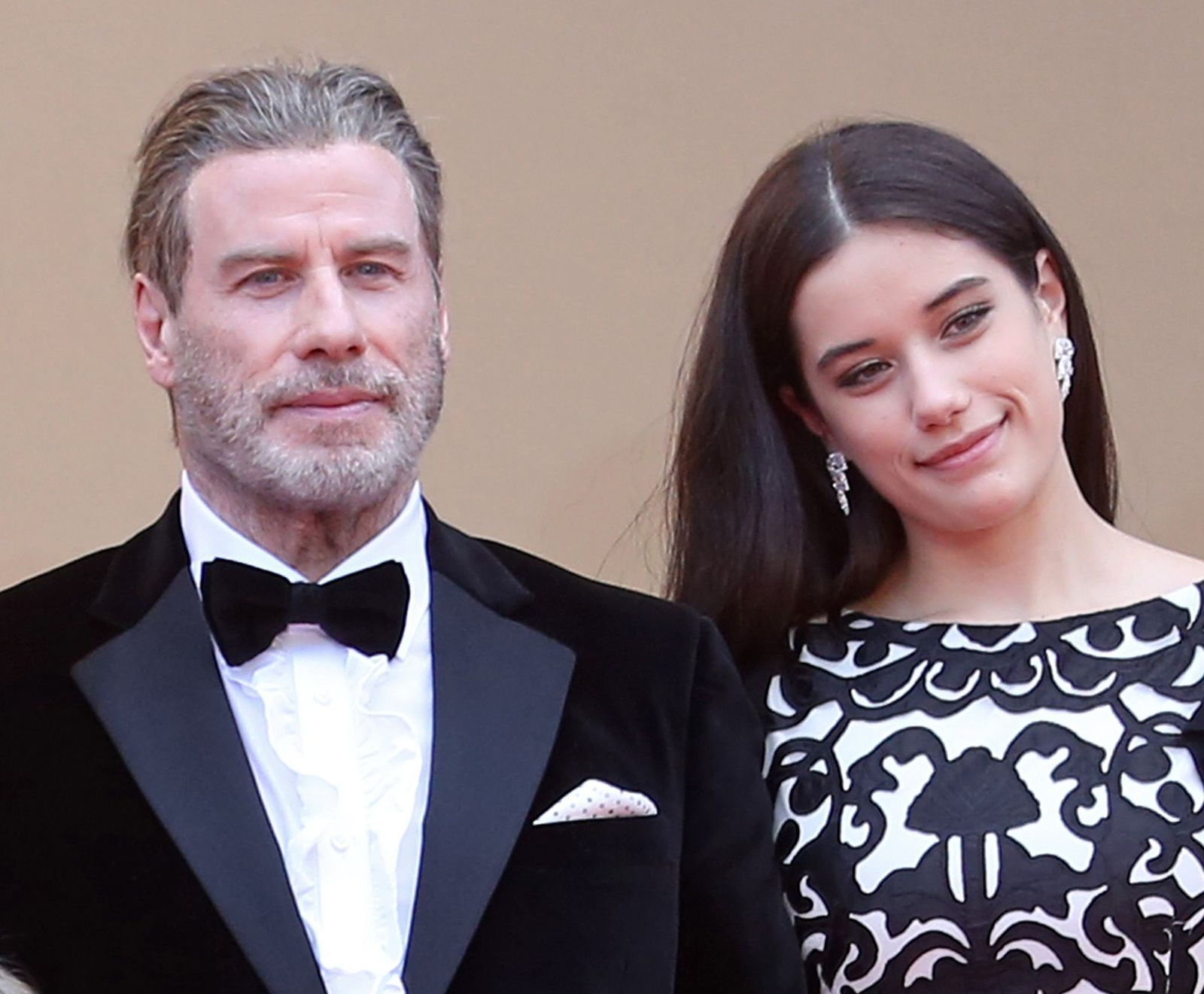 Ella Bleu Travolta : le portrait craché de sa mère Kelly Preston à 24 ans
