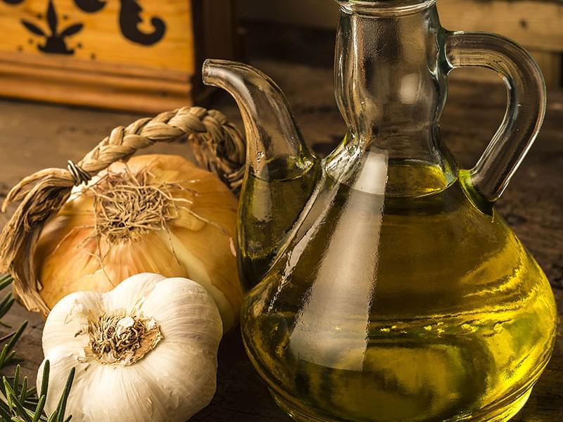 Vous avez l’oreille bouchée ? Ces 4 gouttes d’huile d’olive pourraient vous sauver l’audition
