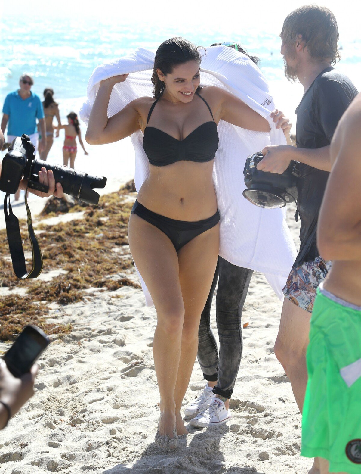 Kelly Brook profitant du soleil à Miami