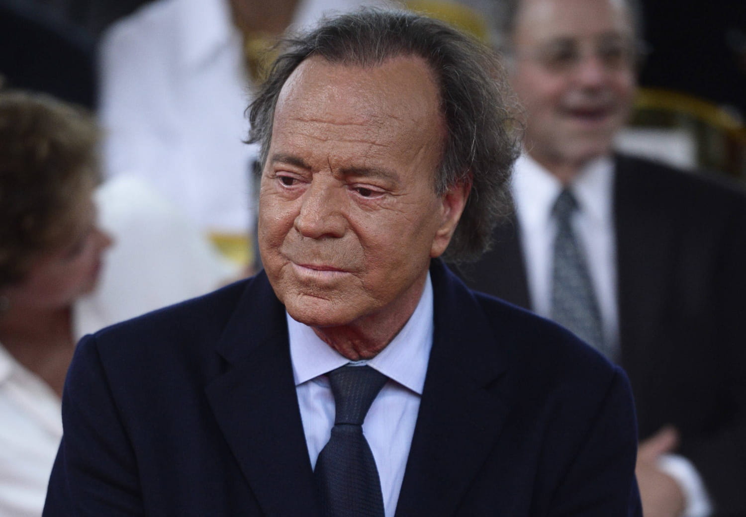 Julio Iglesias élégant