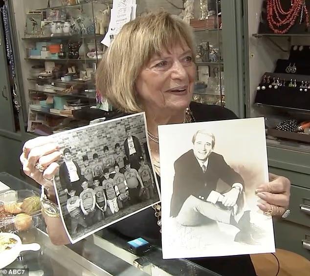 Ann Angeletti dans sa bijouterie, souriante et engagée dans son activité