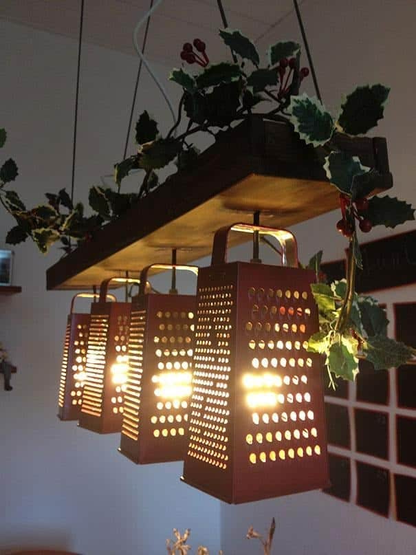 Lustre design créé avec un violon recyclé