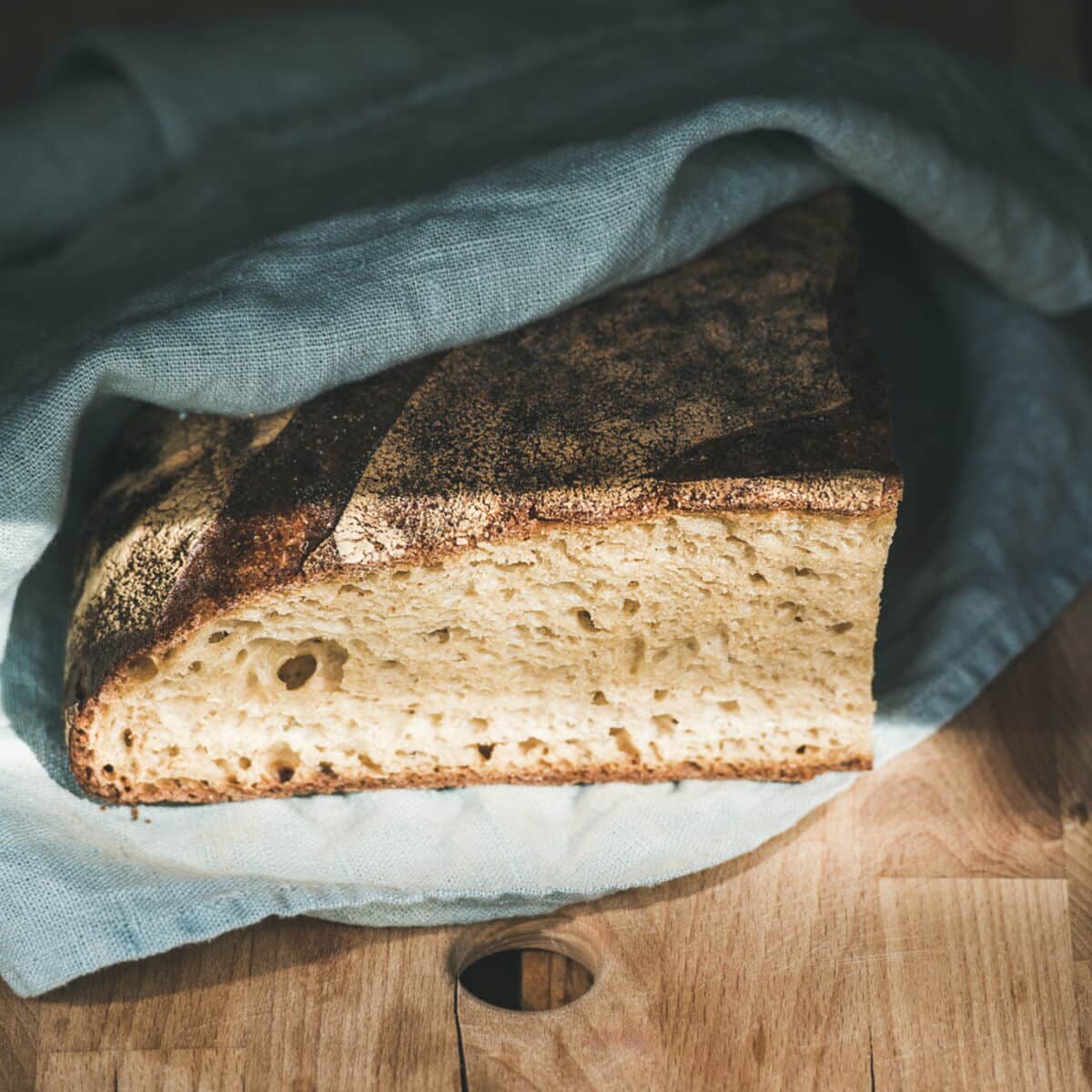 Pain qui dure : les secrets des artisans boulangers pour le garder frais sans frigo