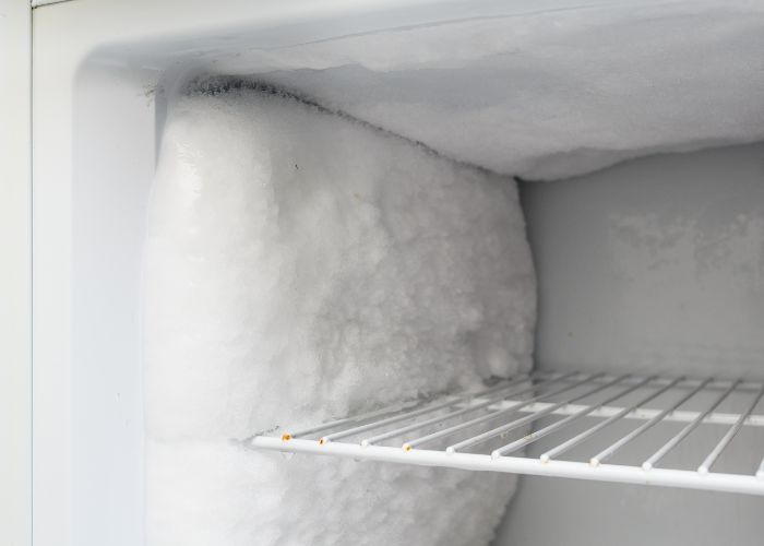Fini la corvée du dégivrage : cette méthode naturelle fait fondre la glace sans couper le courant