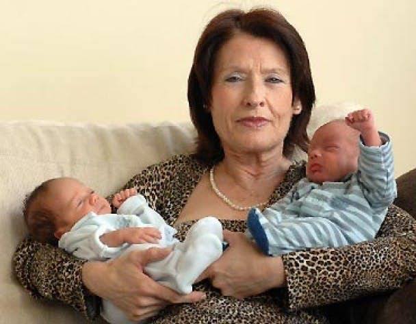 À 66 ans, elle devient mère de jumeaux : une décision qui a divisé, avant de virer au drame