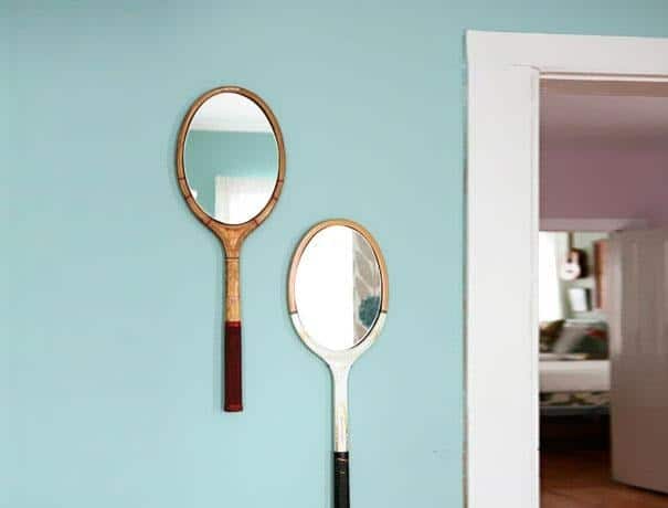 Miroir rond inséré dans une raquette de tennis