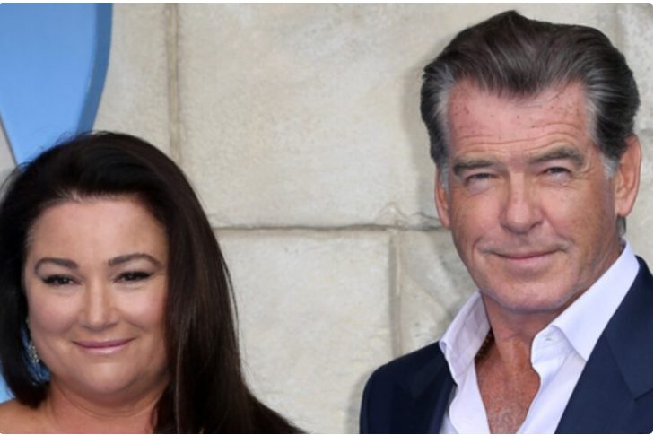 La femme de Pierce Brosnan sous le feu des éloges : ce qui a changé