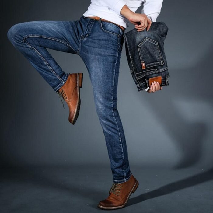 Collection de jeans vintage aux poches visibles, illustrant l'évolution du design