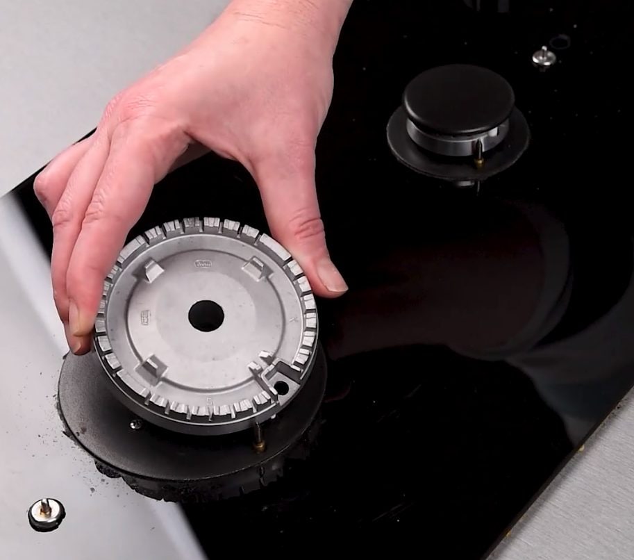 Plaque de cuisson avec des brûleurs propres et brillants