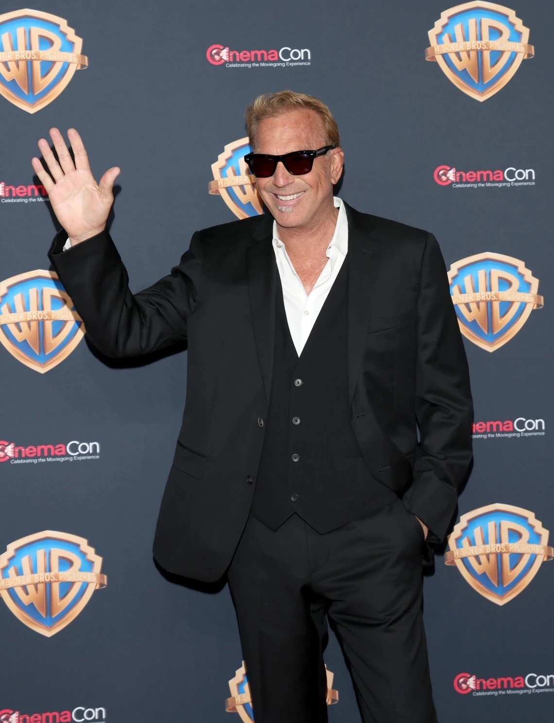 Portrait d'une personnalité souriante et lumineuse