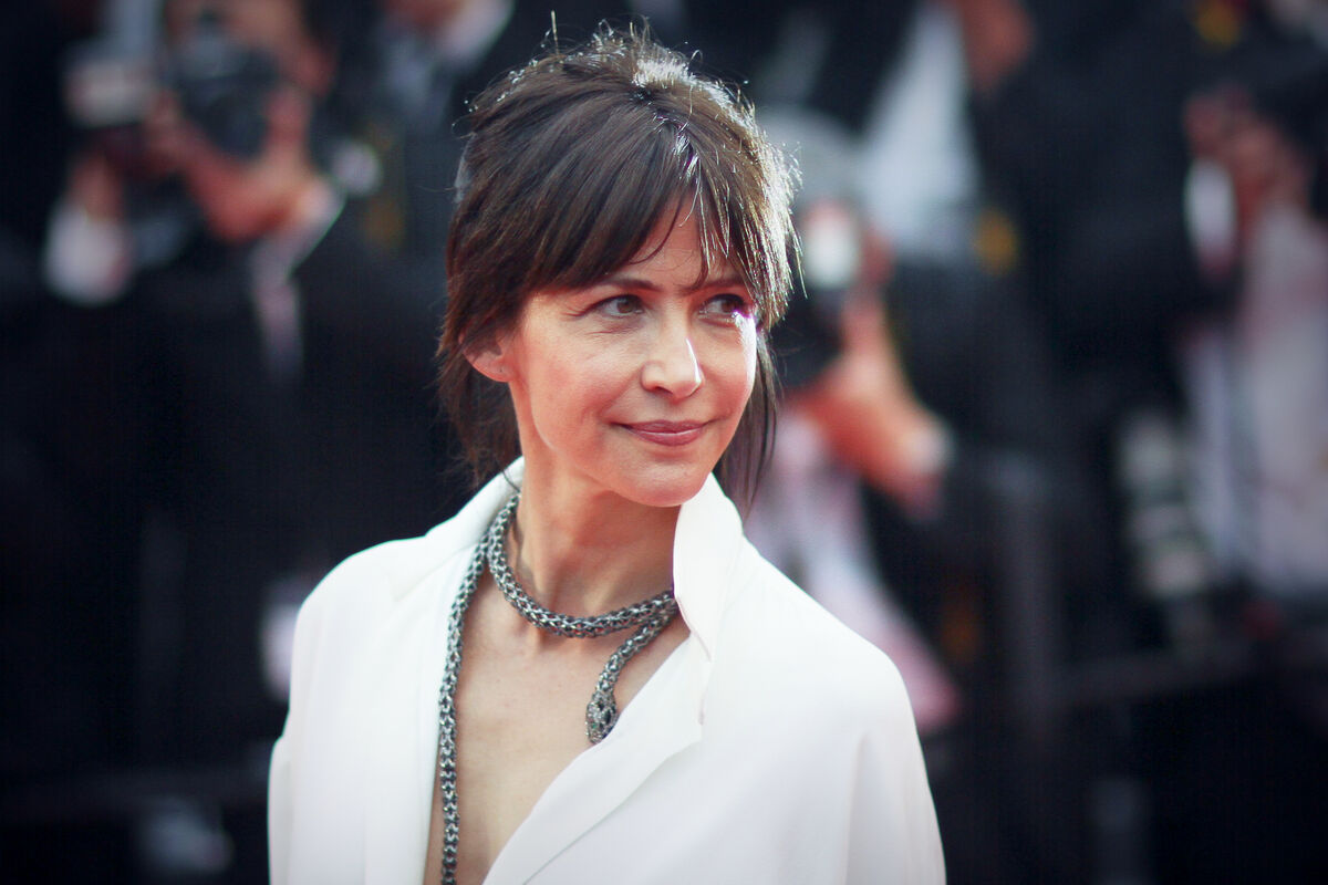 Sophie Marceau lors d'un événement, élégante et souriante