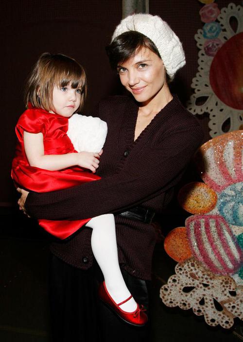 Katie Holmes et Suri Cruise se promenant ensemble