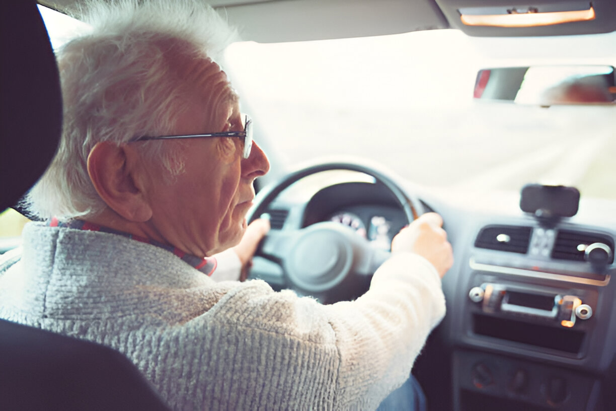 Conduite après 70 ans : les signaux qui doivent alerter avant de reprendre le volant