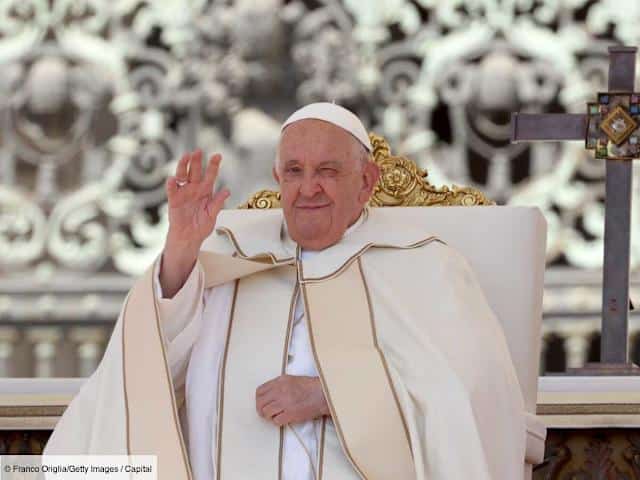 Le mystère de la marque sombre sur le visage du Pape François : ce que révèlent les spécialistes