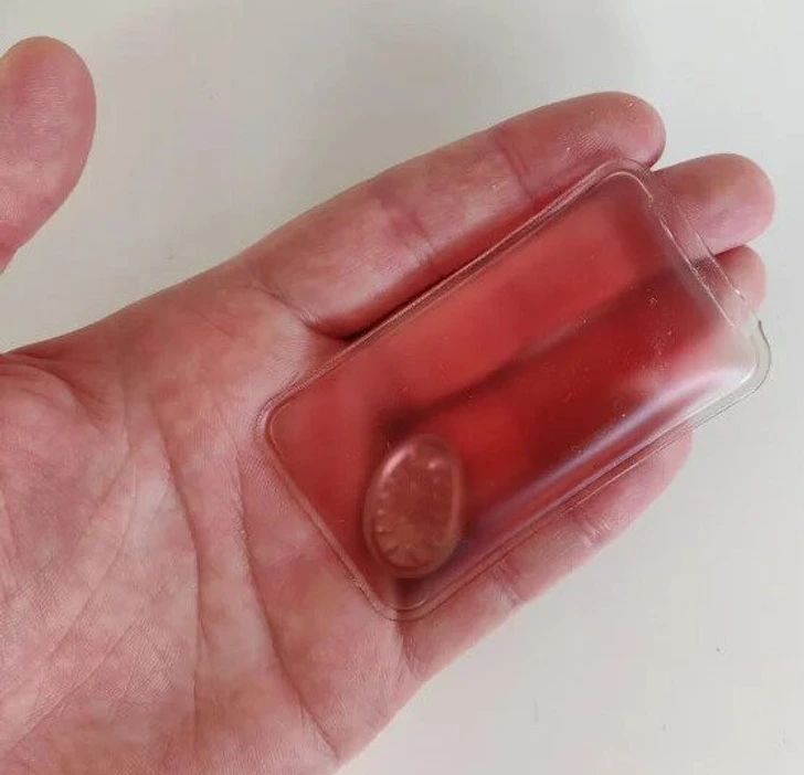 Petit coussin souple avec un disque métallique à l'intérieur