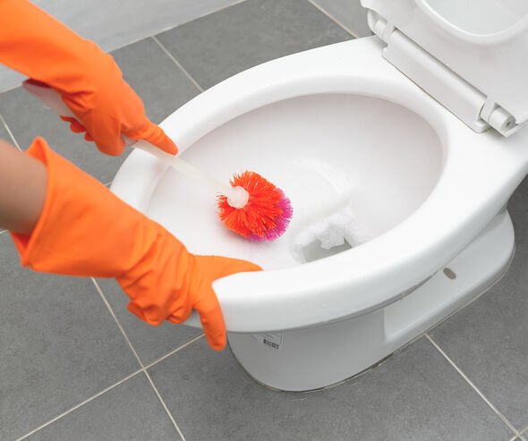 Le nettoyant surprenant que vous avez déjà dans votre salle de bain
