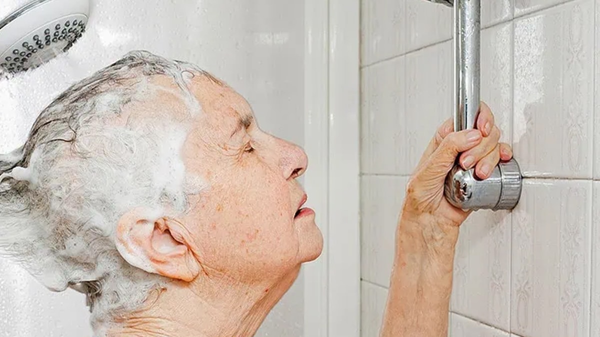 Het ideale aantal douches per week na je 65e.