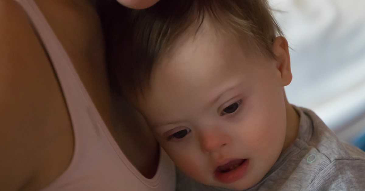 Portrait inspirant d'une mère et de ses jumelles