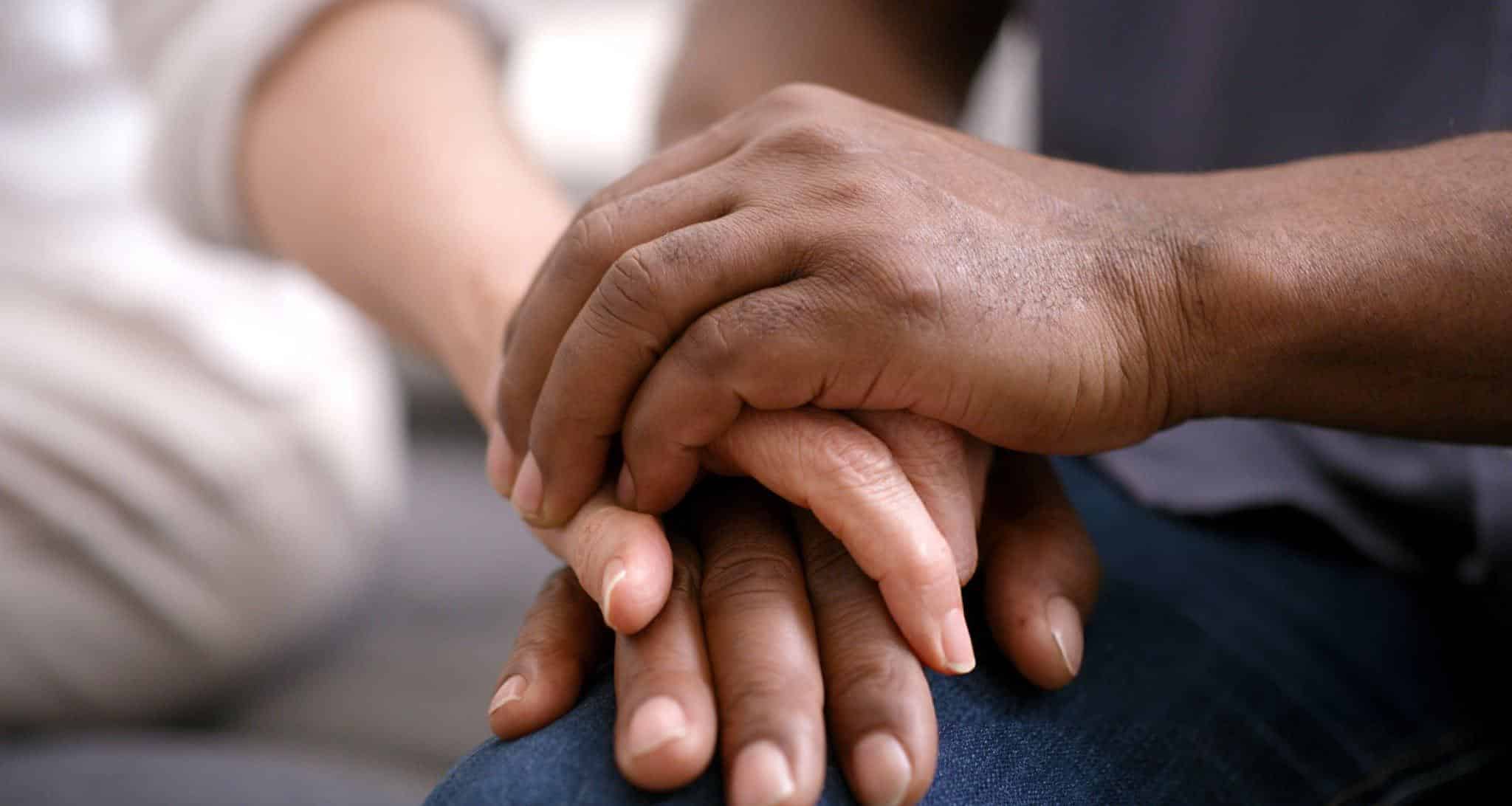 Ces dix attitudes discrètes qui révèlent un amour sincère chez l’homme