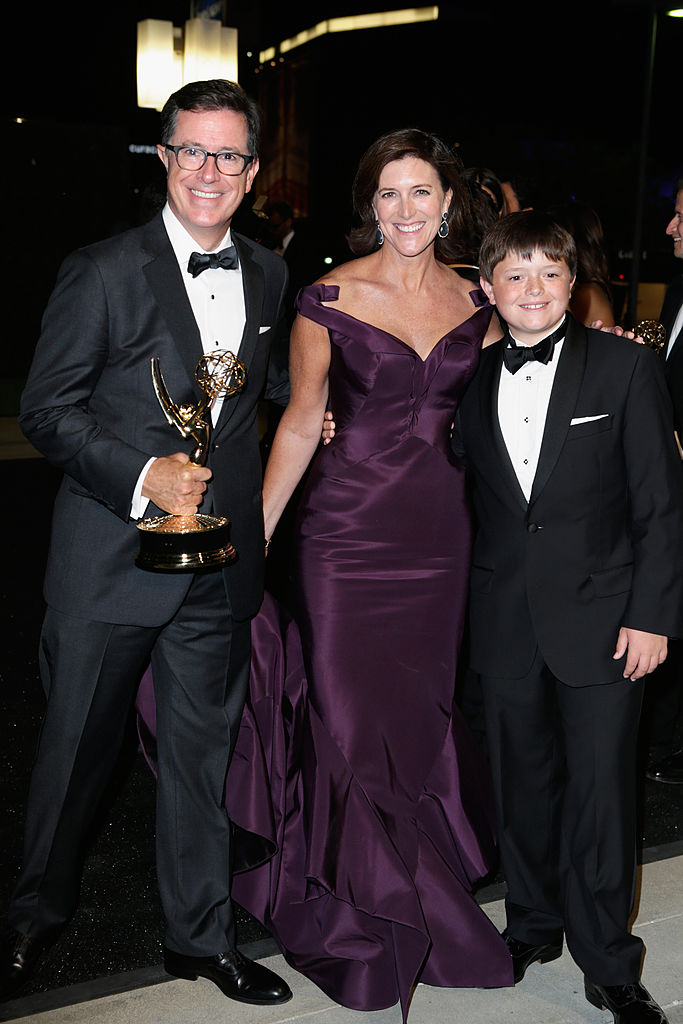 Stephen Colbert sur scène, en pleine performance