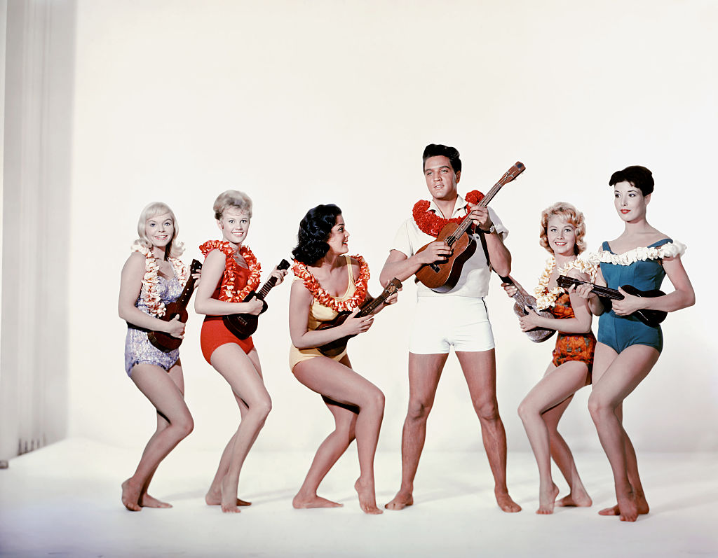 Scène de Blue Hawaii avec Elvis Presley