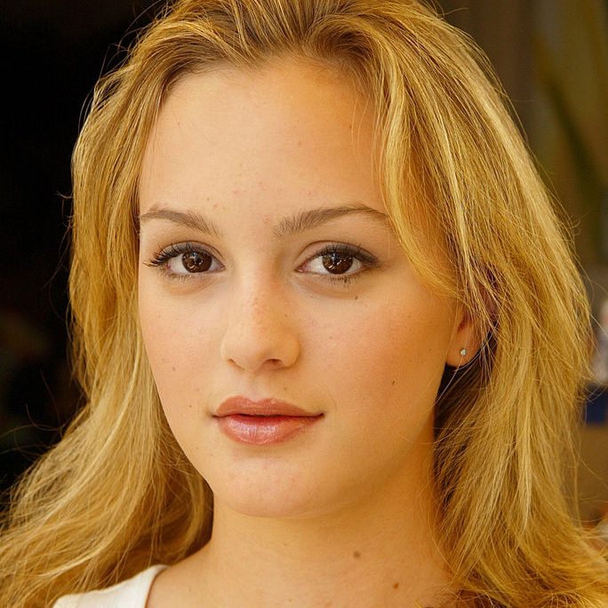 Leighton Meester en train d'enregistrer en studio