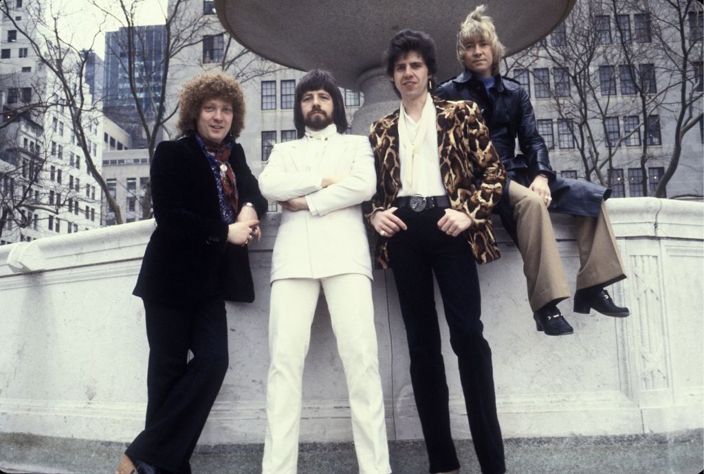 Brian Connolly en concert, souriant et énergique