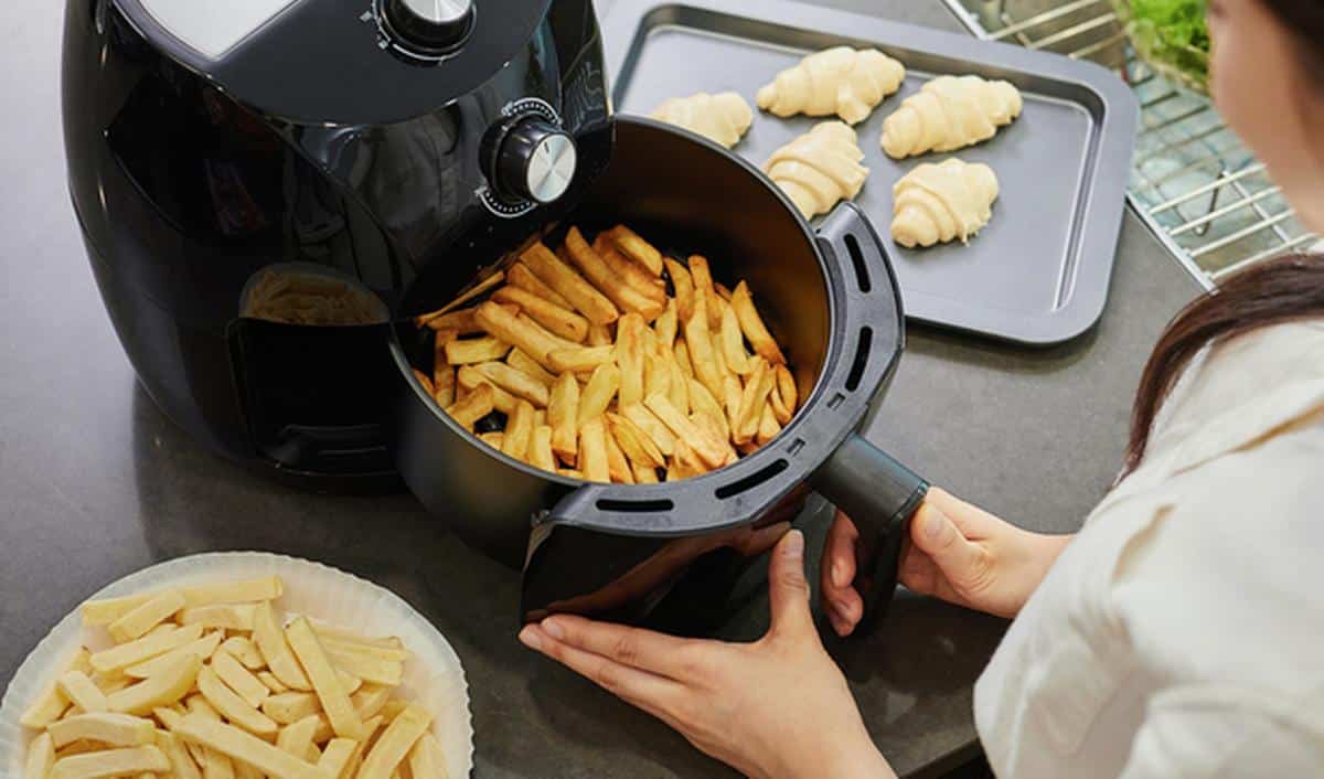 Friteuse à air en utilisation
