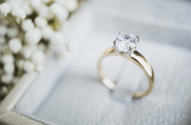 Une photo anodine envoyée à son mari provoque une demande de divorce immédiate : saurez-vous repérer l’anomalie ?