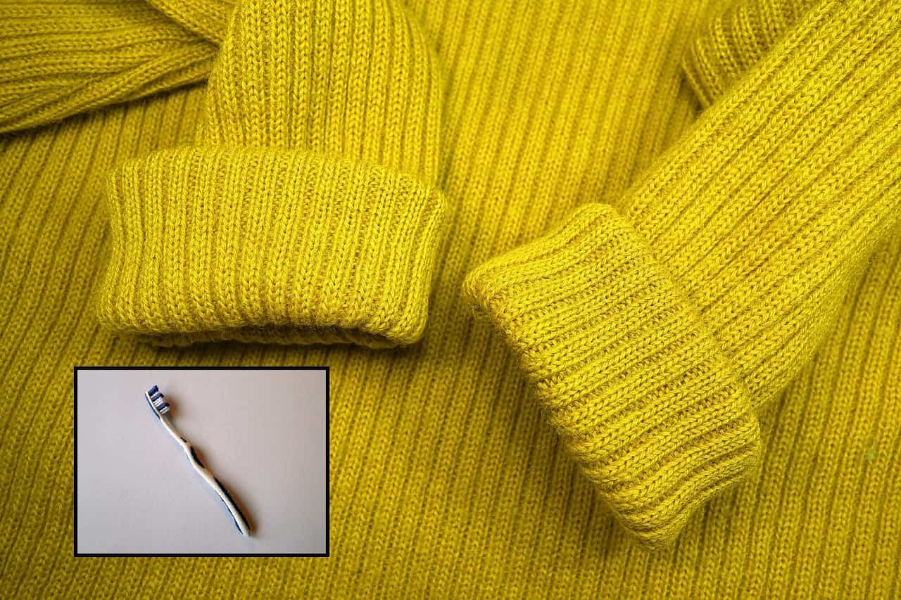 Une pile de pulls en laine, pliés, présentant un assortiment de couleurs